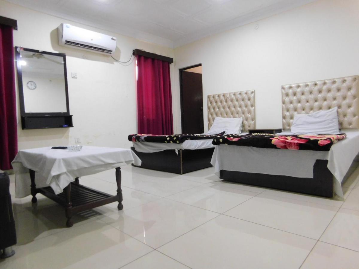 Hotel Humera Бахавалпур Екстериор снимка
